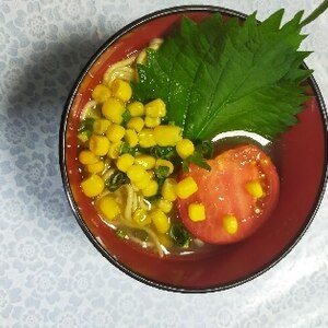 大葉にプチトマト～コーンに刻みネギのラーメン♪